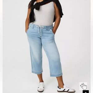 Torrid Capri‎ Weekend Wide Leg Jeans Crop Super Soft Pull On High Waist